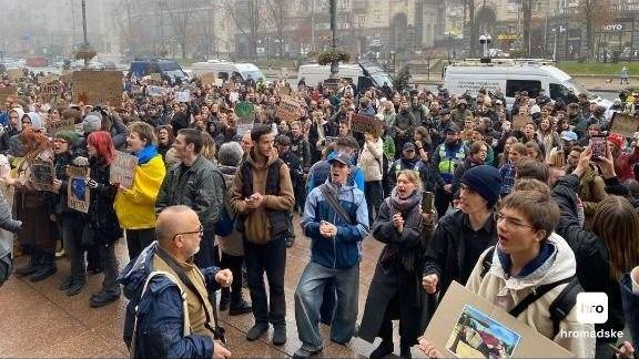 В Киеве потребовали отставки Кличко и станцевали под техно: на Украине прошел крупный митинг