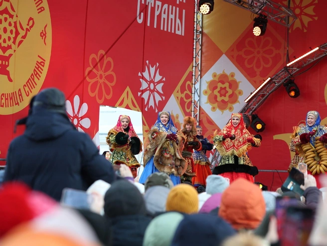 Надежда Бабкина вышла на сцену около 16:30 | Источник: Артем Бауман / 76.RU