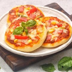 Пицца как в школьной столовой: быстрый рецепт той самой мини-пиццы, которую так любят дети