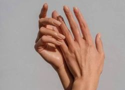 5 оттенков лака для ногтей, которые визуально удлиняют пальцы