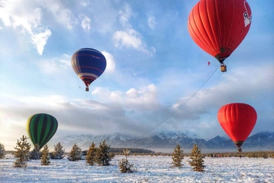 Balloon festival in Arshan features Sogdiana and Otpetye Moshenniki