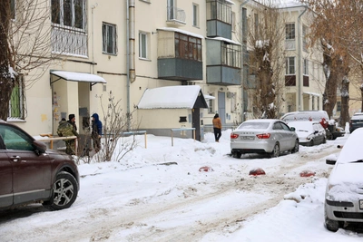 Traffic police promise fines for drivers cutting through yards