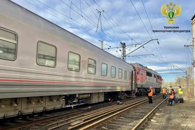 На Урале поезд сошёл с рельсов