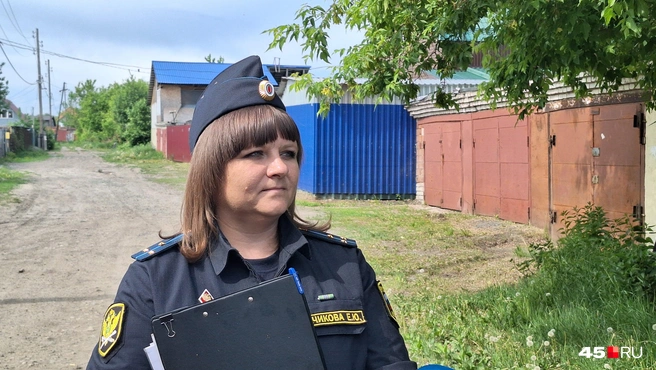 Пристав-исполнитель Екатерина Начикова уже восьмой год в УФССП и говорит, что ей эта работа нравится | Источник: Александр Лисихин / 45.RU 