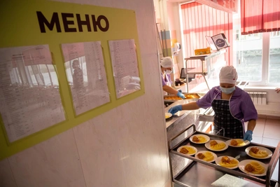 Поставщика школьного питания в Краснодаре проверят из-за плесени