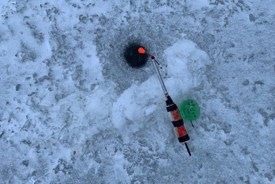 Рыбаков спасают с оторвавшейся льдины в Финском заливе