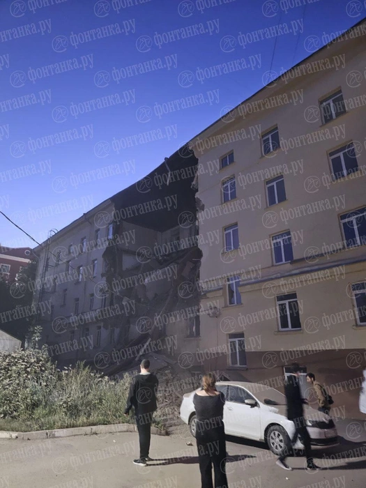 В Уфе обрушилась часть здания общежития | Источник: «Фонтанка.ру»