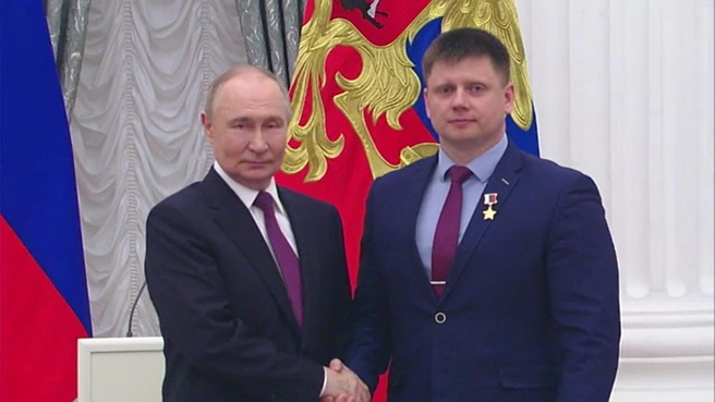 Герой не раз приезжал в Кузбасс и встречался с жителями | Источник: Kremlin.ru