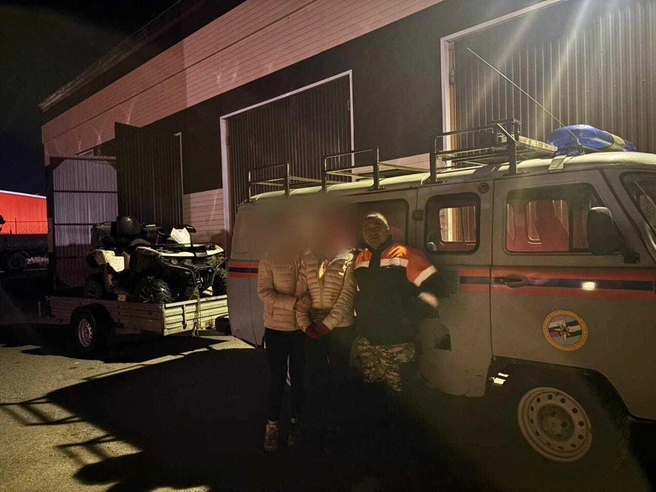 На оперативной машине девушек доставили до Белорецка | Источник: пресс-служба Госкомитета Республики Башкортостан по ЧС 