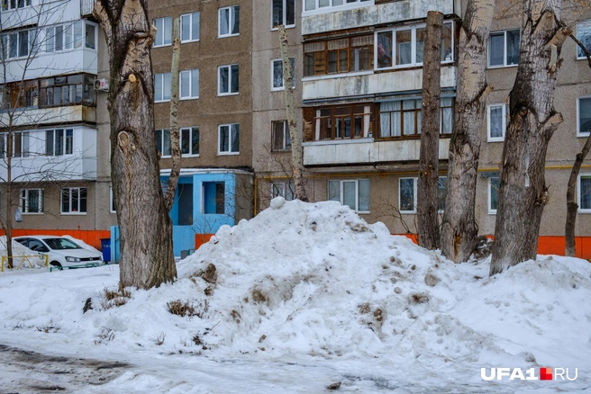 Весной сугроб сам растает, надо только подождать  | Источник: UFA1.RU / Булат Салихов