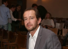 Хабенский рассказал о преодолении «медных труб»: «Друзья спокойно и беспощадно констатировали мои стадии звездной болезни»