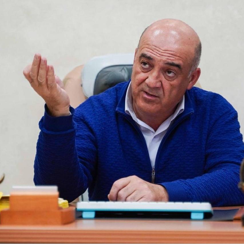 <p>Олег Золотов</p>