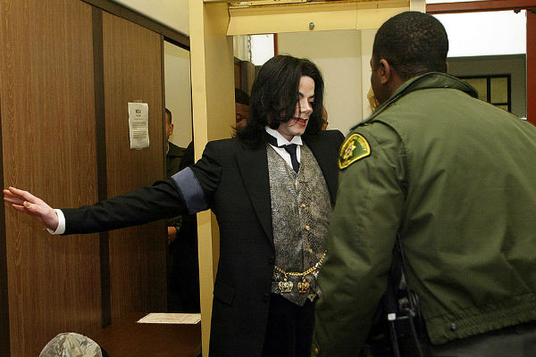 Майкл Джексон в полиции