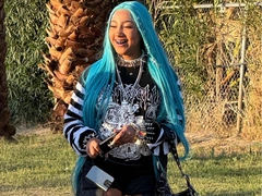 Coachella 2026. День первый: Саша Зверева взяла с собой взрослую дочь, охранник-гигант Пэрис Хилтон стал звездой