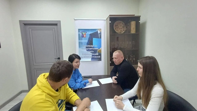 Фотография, из-за которой Анну заподозрили в организации постановочных встреч  | Источник: Анна Божухина / T.me
