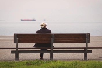 Ставить цели, дружить с молодежью и еще 5 не самых очевидных привычек, которые помогут дожить до 100 лет