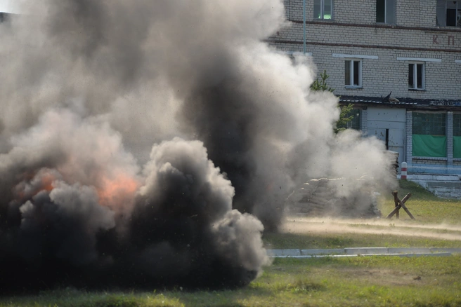 Взрыв произошел во дворе дома, где жил Заур Гурциев | Источник: Артем Устюжанин / E1.RU