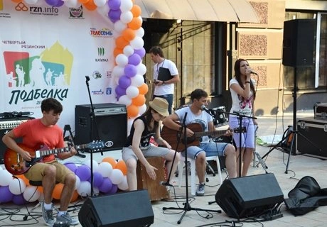 День города начали фестивалем уличных музыкантов | ya62.ru