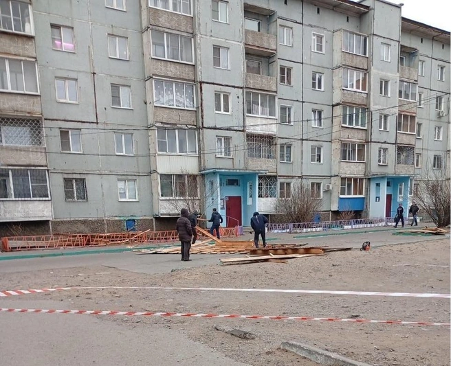 Доски и профлист оперативно собрали | Источник: Ольга Сахарова