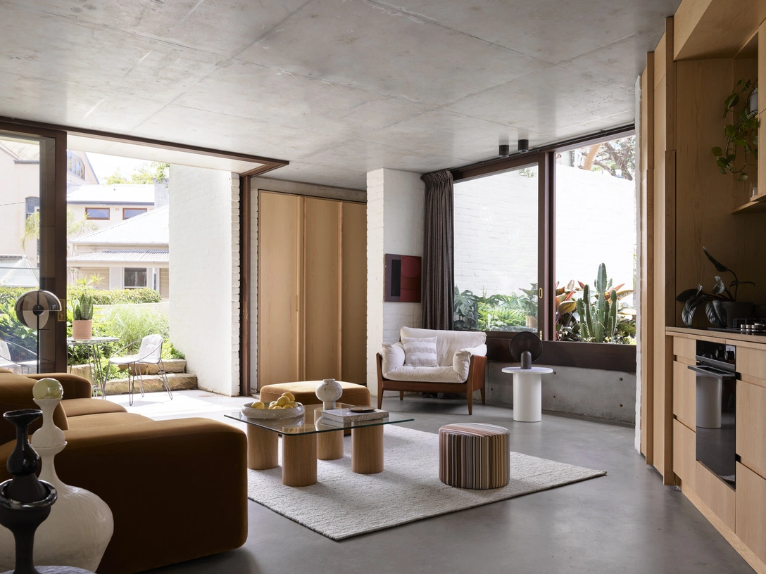 Дом в бордовых тонах в Сиднее после реконструкции | Источник: Ансон Смарт