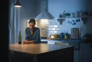 «За 35 лет я так и не нашла постоянного партнера. Хочу почувствовать себя женщиной!»