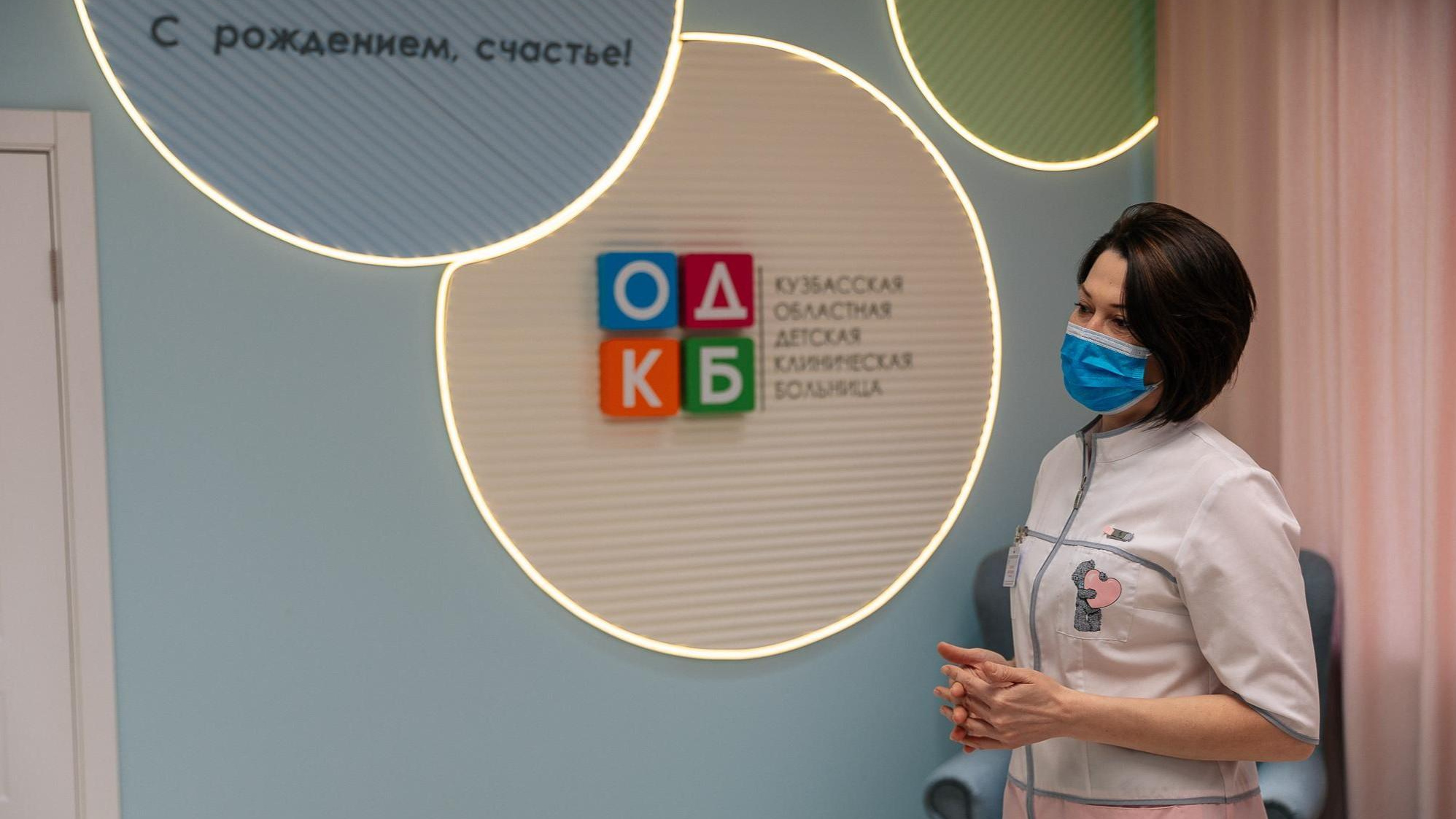 «Роды — это прекрасное событие»: что дает школа мам и о чём там рассказывают кемеровчанам