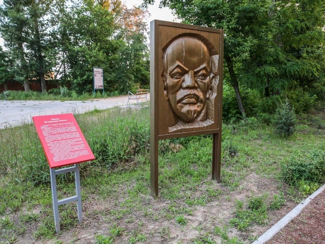 Аллеи Пятиморска украшены несколькими скульптурами Ленина | Источник: Константин Завриков