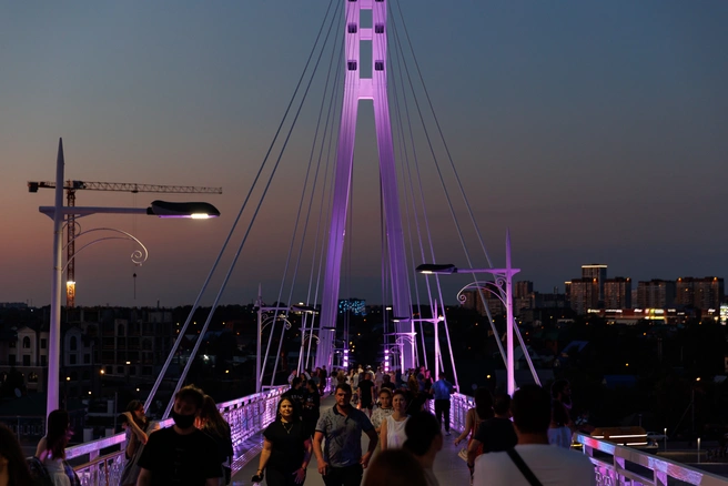 Мост Влюбленных&nbsp;— одна из любимых локаций у гостей города | Источник: Ирина Шарова / 72.RU