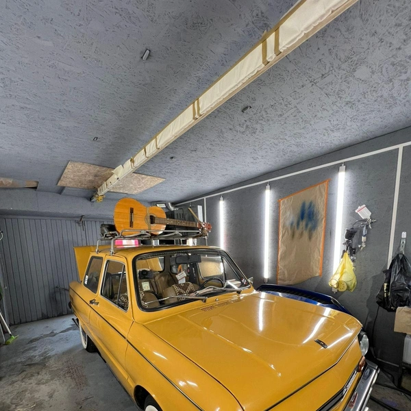 Яркий «Запорожец» — автоинсталляция для выставок и шоу | Источник: Александр Артемов