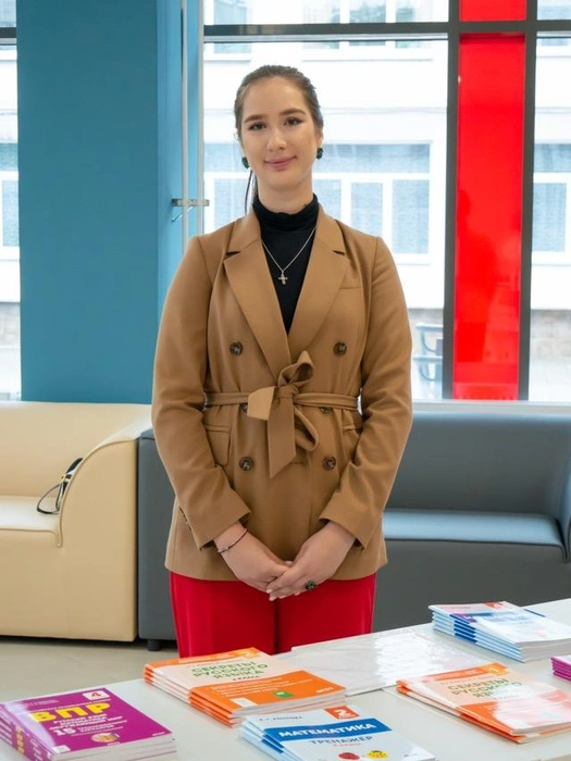 Алина Вадимовна Шерстеникина — самый молодой педагог династии | Источник: предоставлено Еленой Савченко