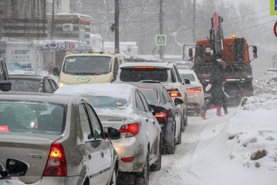 Снегопад вызвал пробки в 10 баллов в Нижнем Новгороде