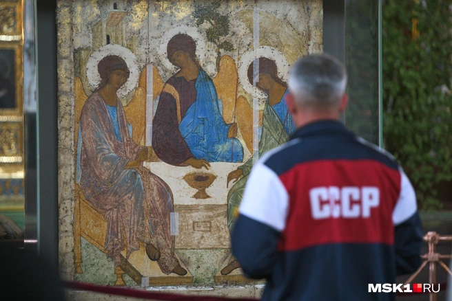 В светлый праздник Троицы даже верующим в Советский Союз приятно получить поздравления | Источник: Артем Устюжанин / MSK1.RU