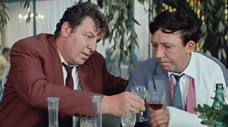 Проверьте себя на знание советской классики: «Бриллиантовая рука», «Девчата», «12 стульев» — зрители из СССР не угадают популярные комедии 1960-1980-х | Источник: YouTube