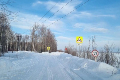 В двух районах ХМАО закрыты зимние дороги и переправы