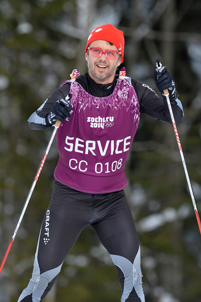 Кронпрнц Дании Фредерик катается на лыжах на Олимпийских играх в Сочи