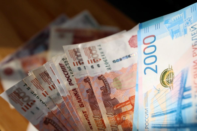 Домработницу с 25 миллионами поймали под Петербургом: владелец купюр использовал балкон в качестве сейфа | Источник: Артем Дергунов / 116.RU
