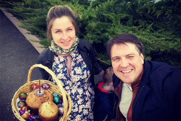Денис Матросов и его новая любовь Ольга Головина 1 мая стали родителями очаровательного малыша
