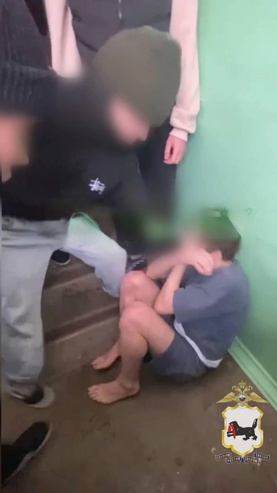 Нещадно пинали по голове. СК возбудил уголовное дело из-за избиения подростка в Братске | Источник: «МВД38» / Telegram