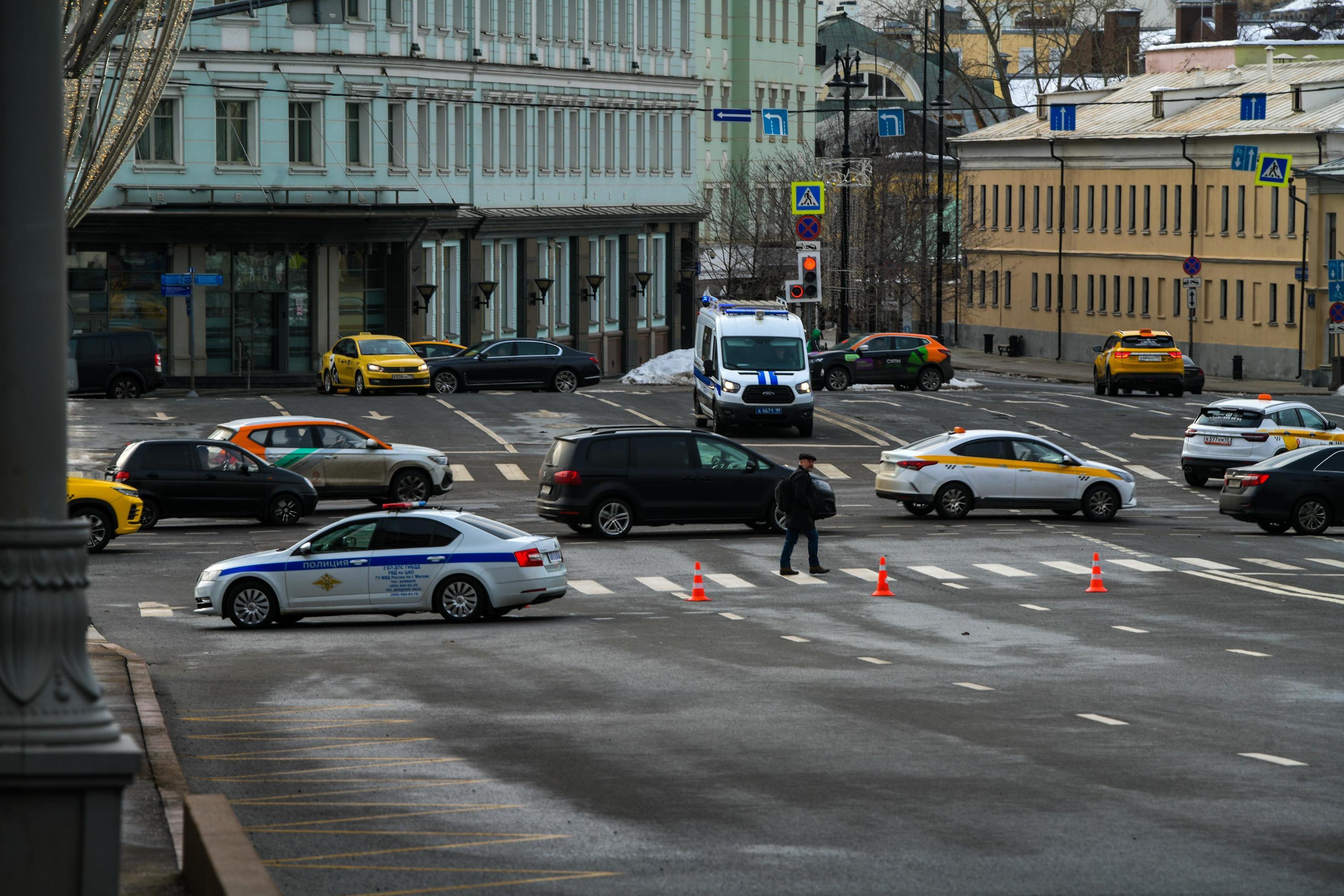 Пассажиры и водители такси пожаловались навигацию в Москве: сбои в работе  GPS, не работают Яндекс. Карты на ТТК, проблемы с навигацией в центре Москвы,  почему глючит навигатор - 13 марта 2024 - МСК1.ру