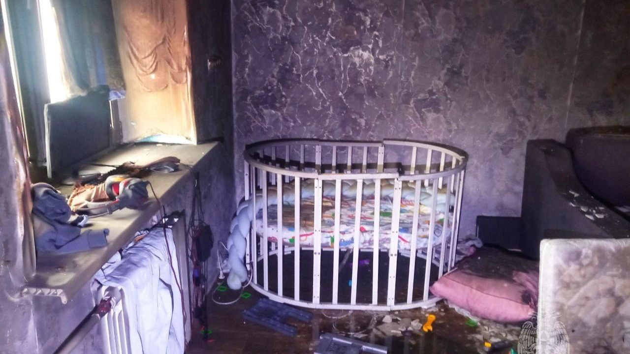 Были дома одни: двое маленьких детей погибли во время пожара в Красноярске