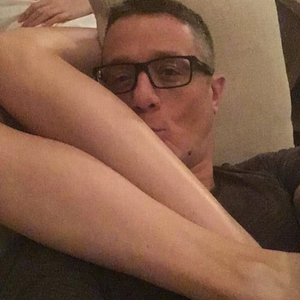 Алексей Макаров заинтриговал подписчиков снимком, на котором целует голые женские ноги