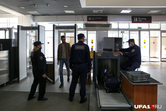 Досмотр тут обязательная процедура | Источник: Тимур Шарипкулов / UFA1.RU