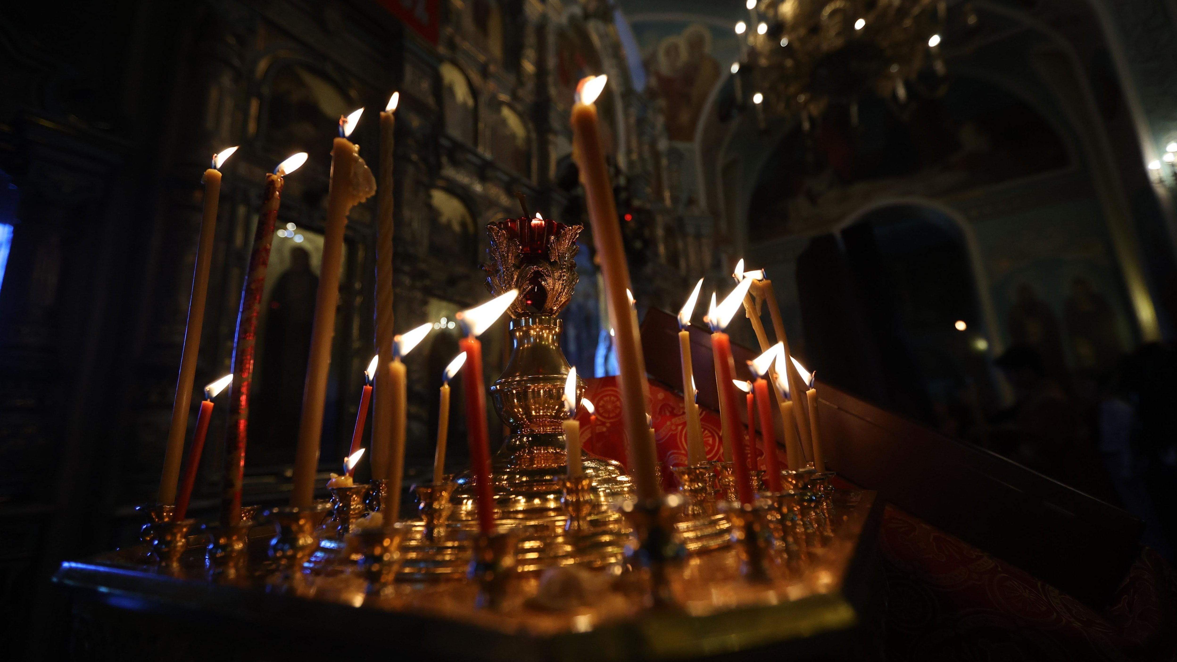 Южноуралец в Крещение разделся догола в Новодевичьем монастыре Санкт-Петербурга