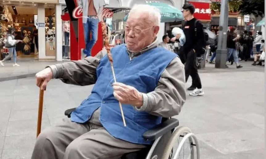 Китайский писатель Ма Шиту умер в 109 лет: 5 рецептов долголетия от мастера