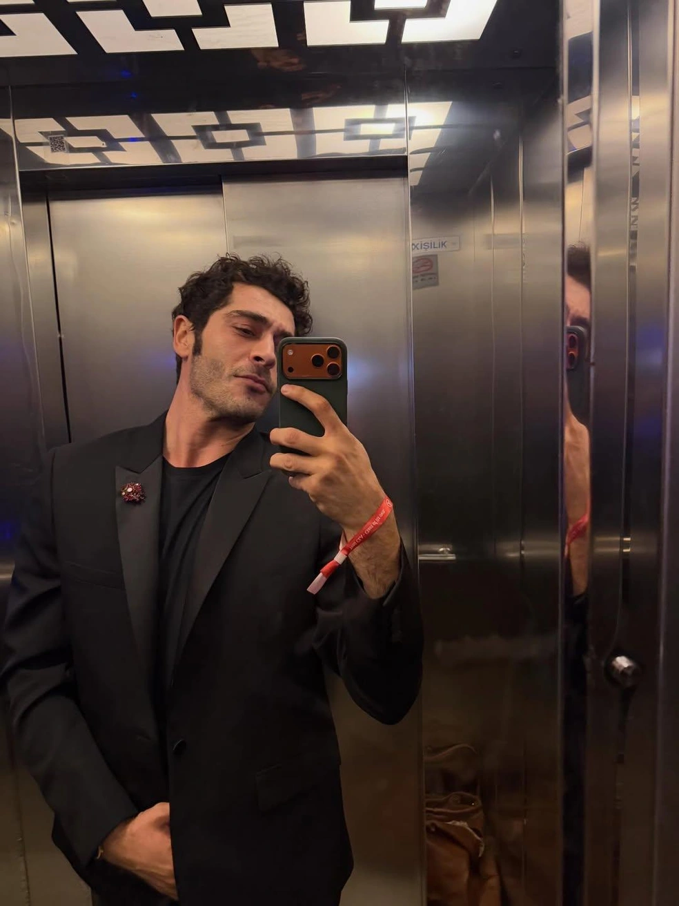 Ну как не влюбиться в такого краша? | Источник: _burakdeniz / Instagram (экстремистская организация, деятельность запрещена на территории РФ)