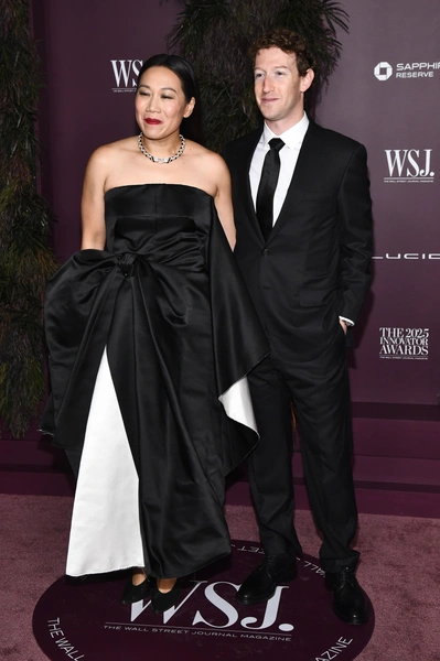 Как один из самых богатых людей на планете отреагировал на призыв поделиться деньгами? Неловкий ответ Марка Цукерберга Билли Айлиш | Источник: Anthony Behar/Sipa USA