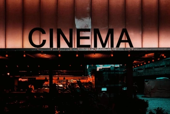 Кино как психотерапия: «viju ночь эмоций» научит «лечить» душу фильмами