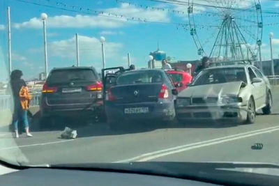 Свердловский проспект сковала пробка после аварии