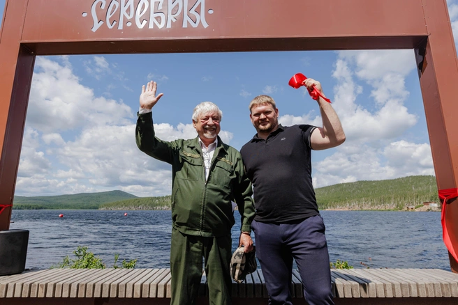 Торжественное открытие нового объекта благоустройства провели заслуженный эколог РФ Александр Лагунов и глава Карабашского городского округа Павел Титов | Источник: Валерия Звонарева