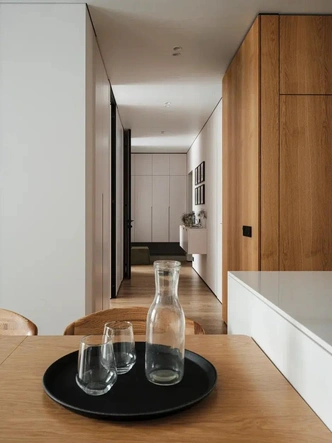 Кварцвинил, «А флор». Стены, краска, «Флюггер». Двери, «Минимал Дорс». Посуда, декор, Sunday market, Барс. | Источник: Наталья Бочкова